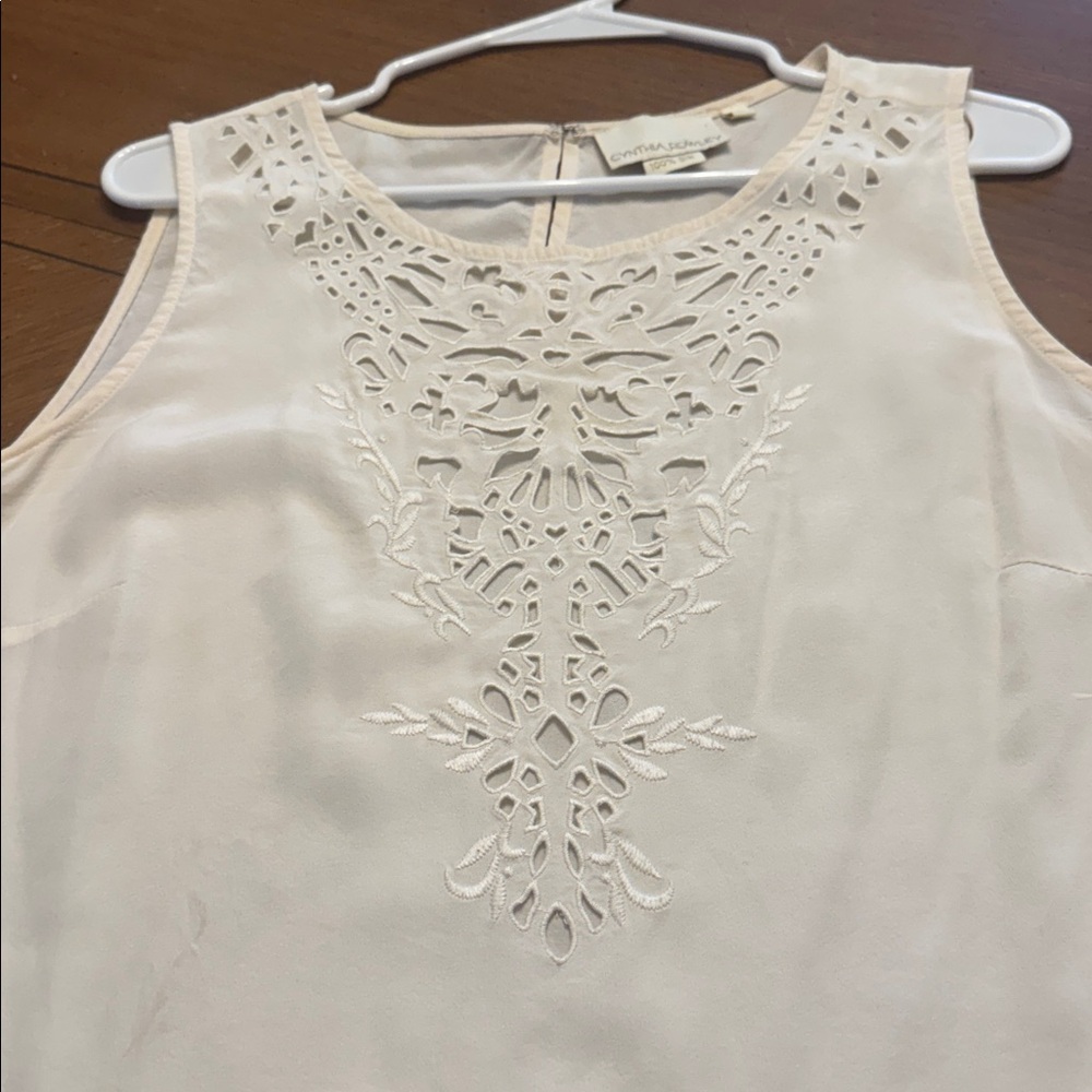 Cynthia Rowley Silk Embroidered Laser Cut Sleeveless Top Off White Sz Large - Picture 3 of 9